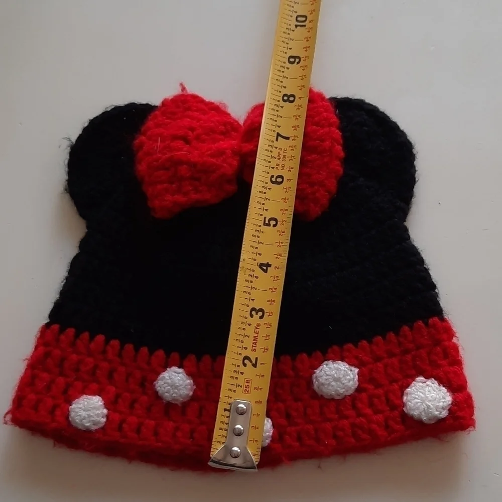 Disney Minnie Mouse handknitted beanie hat